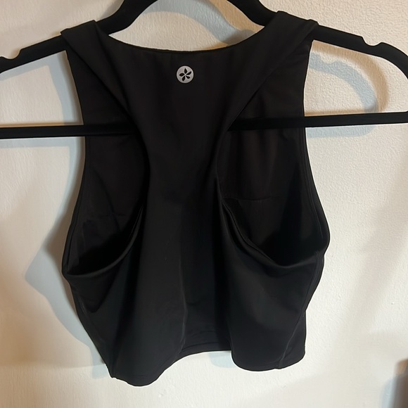 High-Neck Workout cropped tank - Picture 3 of 3